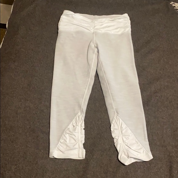 Lululemon white and gray ruched Capri legging - Picture 1 of 6